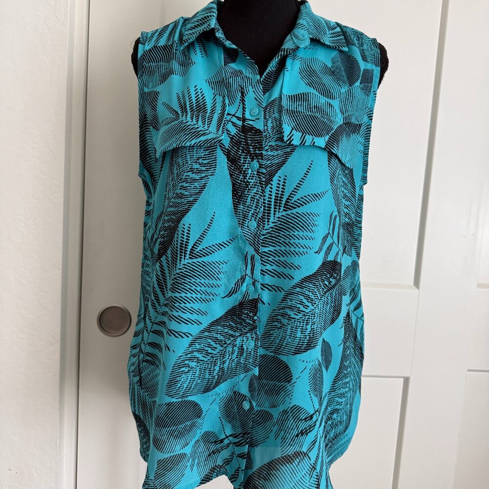 Sleeveless Worthington Size M Button Down Blouse, Teal w/Feathers